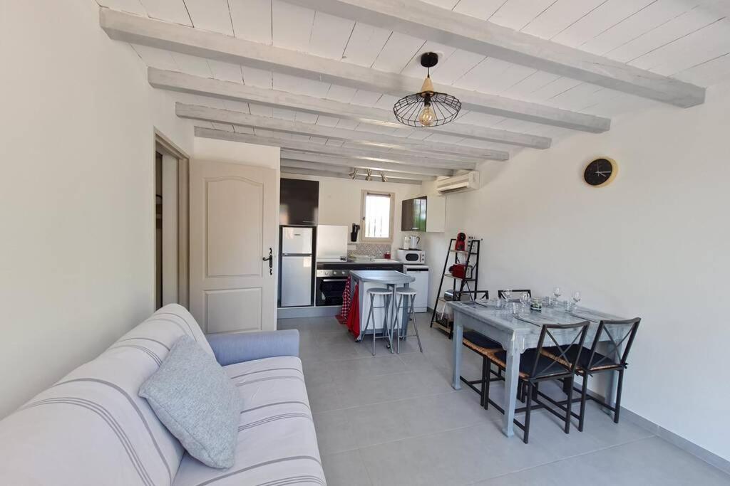 Appart Cosy Avec Son Exterieur Chaleureux,Piscine Et Parking Prive Fontvieille Exterior photo